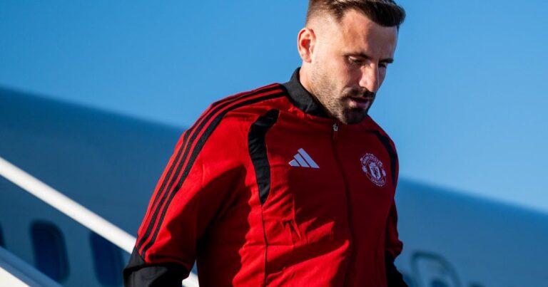 Less than three hours until United v Wrexham - Official Manchester United Website