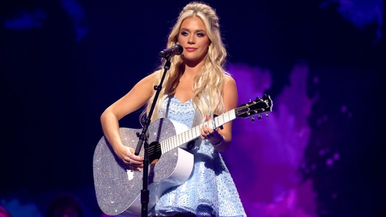 Megan Moroney cancels show mid-performance, leaves stage in tears - Fox News