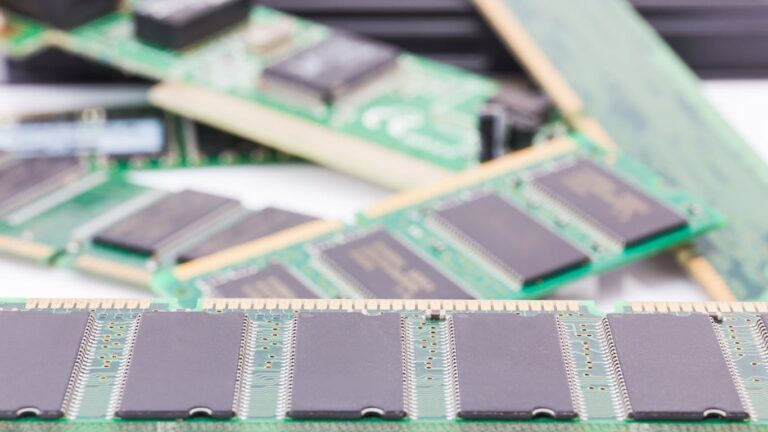 Micron, SanDisk, Western Digital Fall 6% as SK Hynix's Weak Outlook Rattles Memory Stocks - 24/7 Wall St.