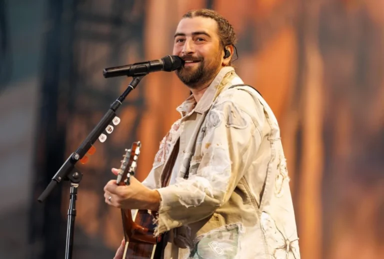 Noah Kahan Delivers Two-Hour Wrigley Field Set on Tuesday — Noah Kahan At Citi Field - El-Balad.com