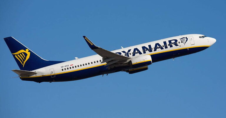 Passenger nearly 'sucked out' of 'detached' window on Ryanair flight - BreakingNews.ie