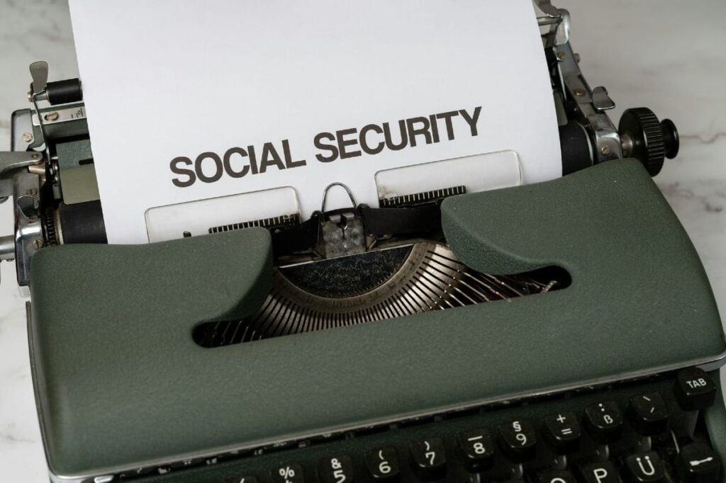 Social Security Email Sparks Political Controversy - tippinsights