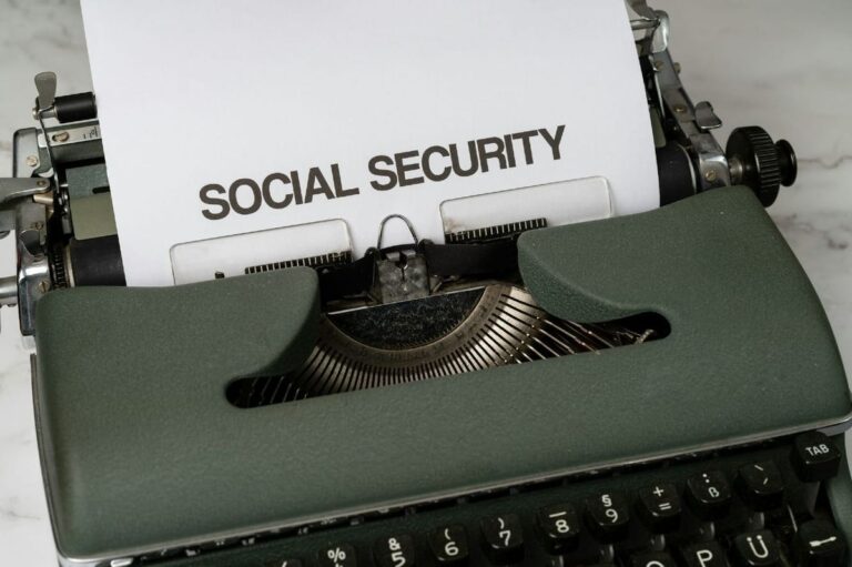 Social Security Email Sparks Political Controversy - tippinsights