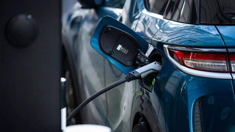 Auto industry analysts are worried about Tesla and other car makers using the technology that Google, App - The Times of India