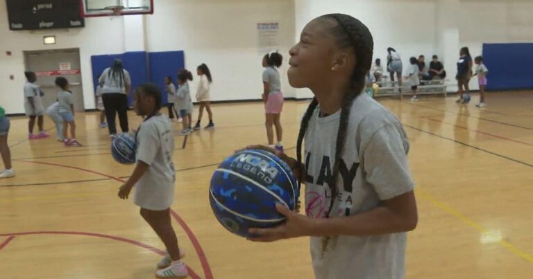 Chicago kids learn to "Play Like a Girl" at basketball clinic ahead of WNBA All-Star Game - CBS News
