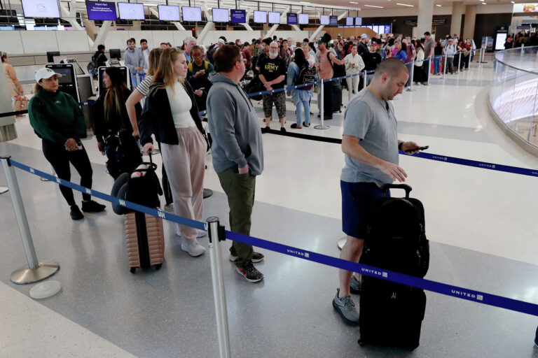 Delays skyrocket in Houston airports after ground stop - Chron