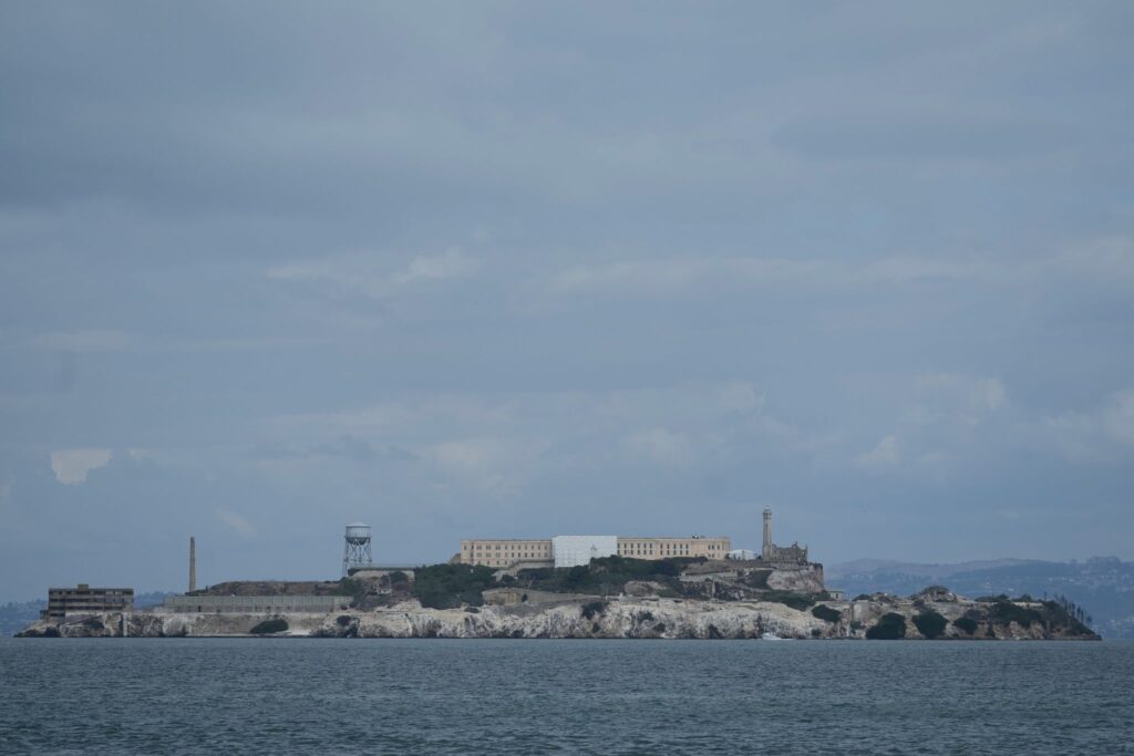 1 dead and 2 missing from pontoon boat near Alcatraz Island off San Francisco - News-Times