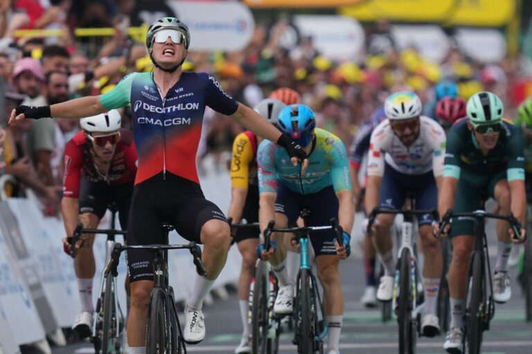 Dutch rider Kooij wins stage 5 of the Tour while Traeen keeps leader's yellow jersey - CTPost
