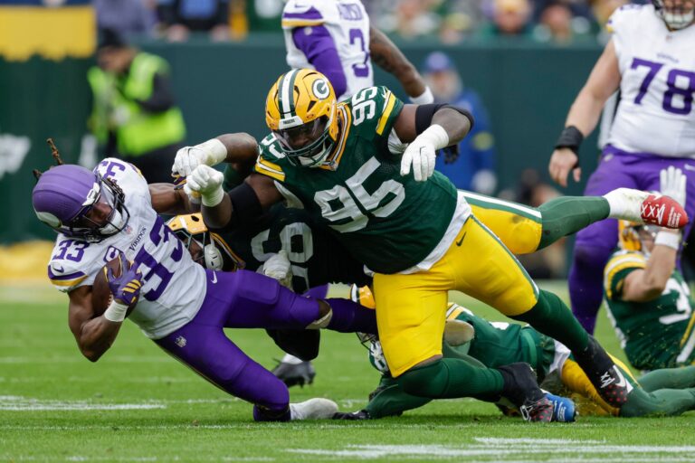 Packers defensive lineman Devonte Wyatt agrees to 3-year, $57 million extension, AP source says - Midland Daily News