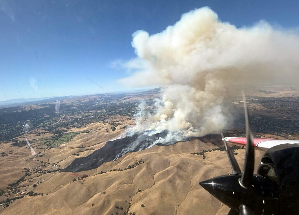 Alameda Co.: Update: Brush Fire In Sunol Spreads To 700 Acres, Evacuation Orders Issued - SFGATE