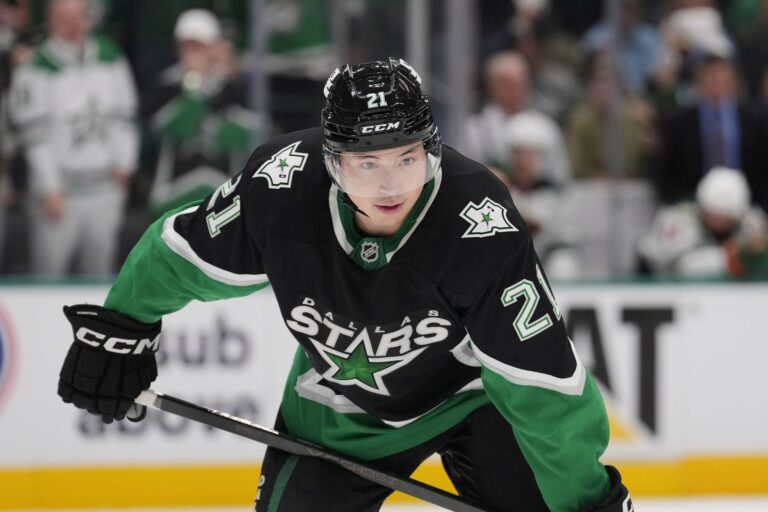 Jason Robertson signs $12 million deal with Dallas Stars to avoid arbitration hearing - Plainview Herald