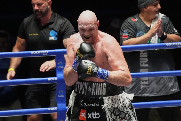 Tyson Fury beats Mariusz Wach in Thailand, awaits Anthony Joshua - Beaumont Enterprise