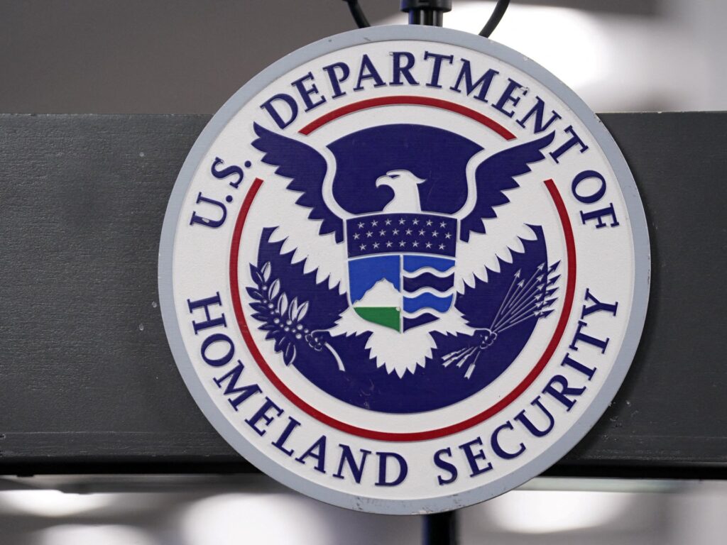 Trump limits length of visas for students, exchange visitors, journalists - Al Jazeera