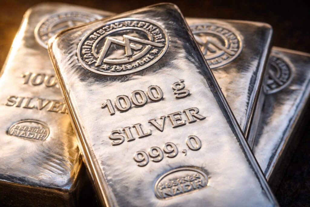 Silver up as traders buy on Fed risk worries - TechStock²