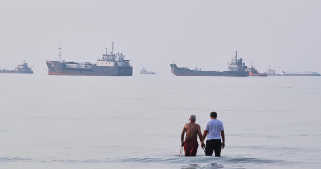 Trump's Strait of Hormuz fee would cost millions, open "a very dangerous Pandora's Box," experts say - CBS News