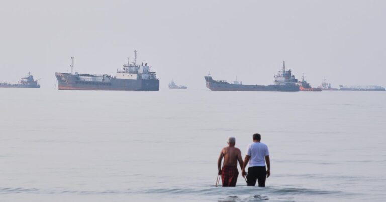 Trump's Strait of Hormuz fee would cost millions, open "a very dangerous Pandora's Box," experts say - CBS News