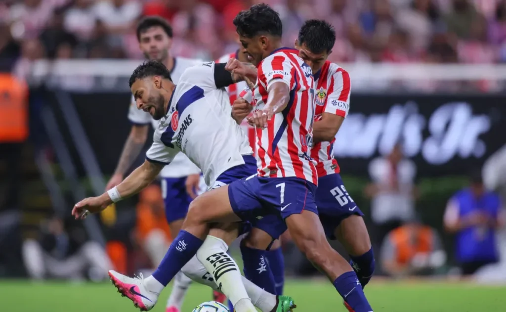 Alexis Vega's reaction to 'borracho' chants at Estadio Akron — Toluca Vs Pumas Unam - El-Balad.com