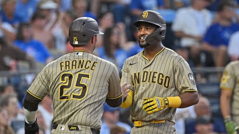 Hart Broken: Padres rally late but can’t hold on in extra innings loss to Royals - The Sporting Tribune