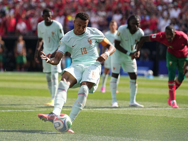 Watch: Mbappe misses penalty in quarterfinals vs. Morocco - theScore