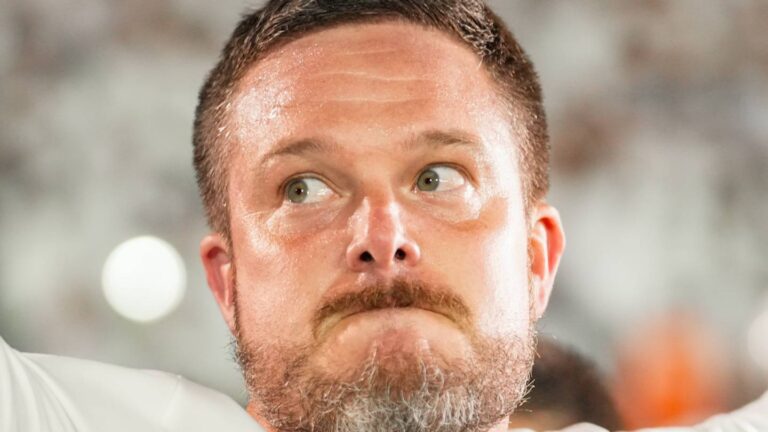 Oregon Ducks Players Divulge When Dan Lanning Is Most Intense - Sports Illustrated