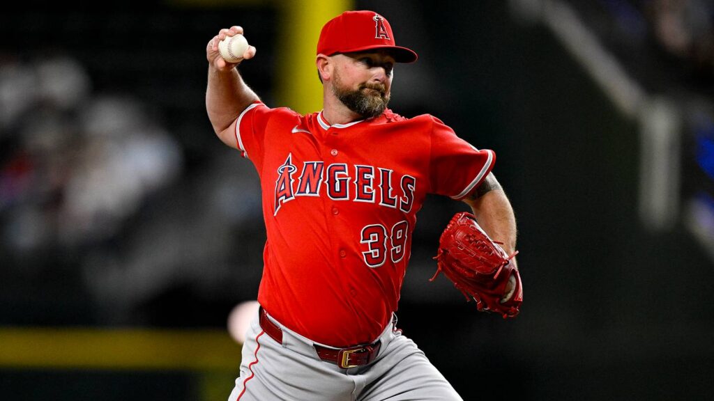 Pirates complete bullpen overhaul with 2 last second deadline trades - Rum Bunter