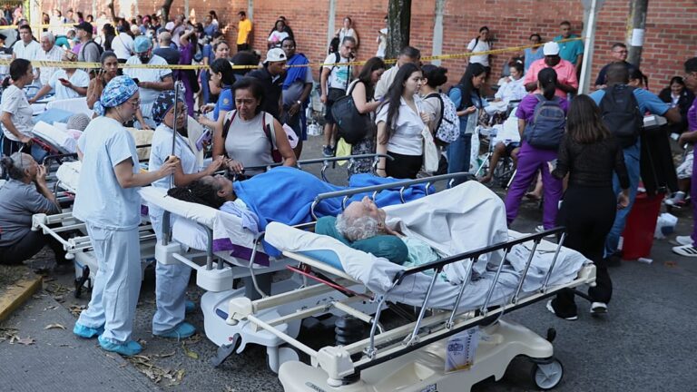 Video. Moment Cali hospital collapses after powerful Colombia earthquake - Euronews.com