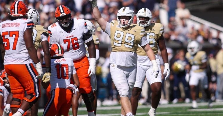 Rookie Jordan van den Berg is turning heads at Chicago Bears training camp - 247Sports