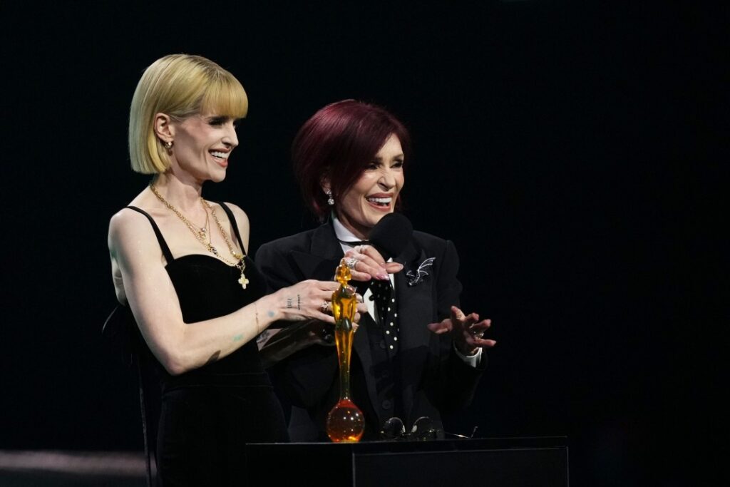 Kelly Osbourne Defends Her Dad - Newser