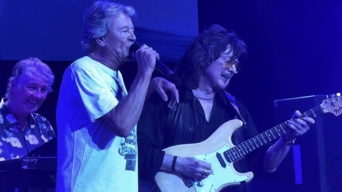 Ritchie Blackmore Joins Deep Purple On Stage for First Time in 33 Years for 'Smoke on the Water' - Ultimate Guitar