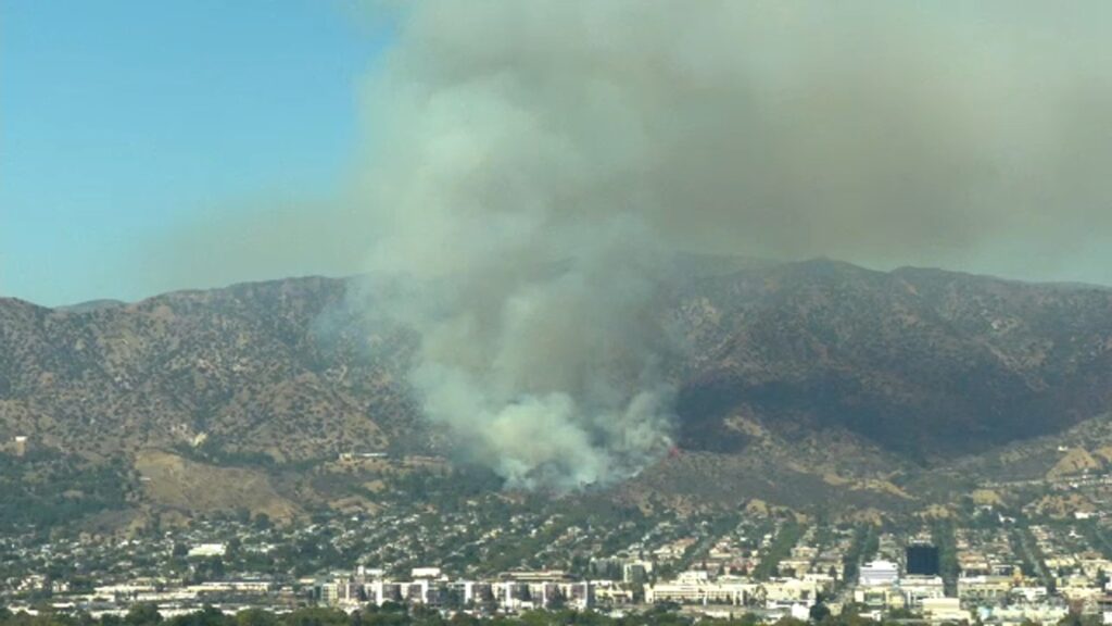 Walnut Fire updates: Crews battle brush fire on hillside in Burbank; evacuation orders in place for nearby businesses - ABC7 Los Angeles
