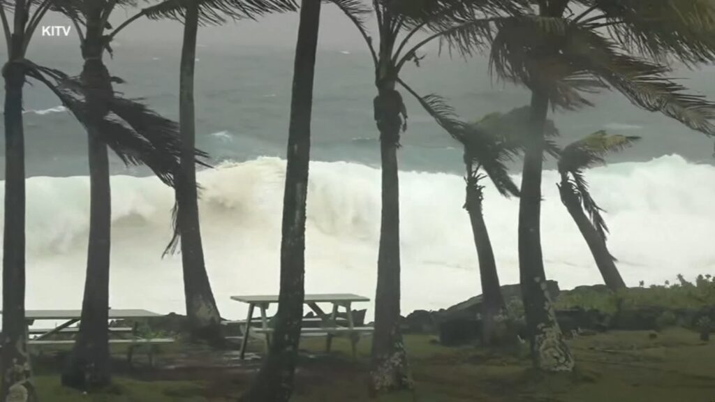 Hurricane Lala skirts Hawaii's Big Island without making landfall as heavy wind, rain lash region - ABC7 Bay Area