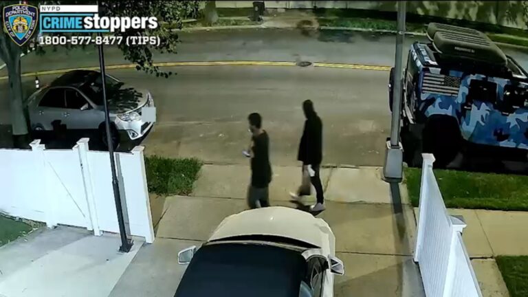 NYPD searching for suspects who threw feces, motor oil at 2 Queens synagogues in July - ABC7 New York