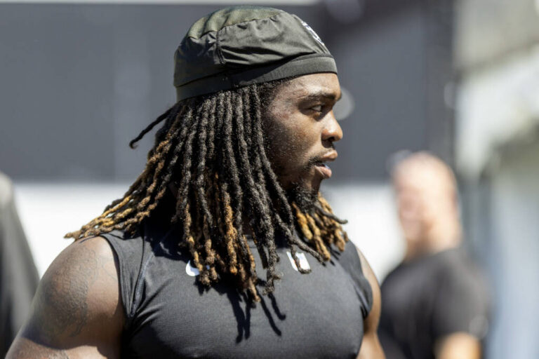 Raiders’ Ashton Jeanty suffers apparent leg injury in training camp practice - Las Vegas Review-Journal