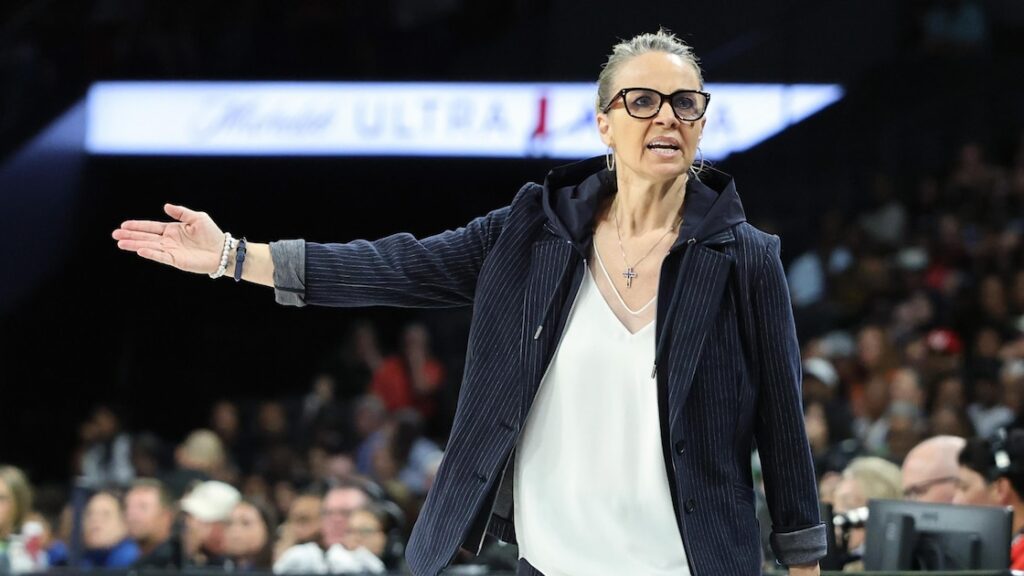 Becky Hammon Ejected After Heated Altercation with WNBA Officials on Video from Dream vs. Aces Game - Bleacher Report