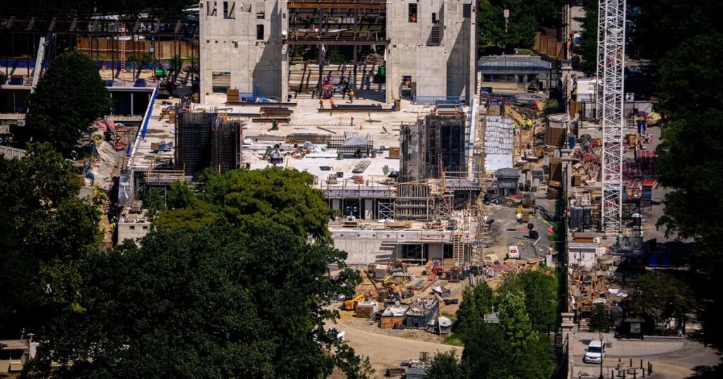Roberts dissents from GOP-appointed colleagues allowing Supreme Court ballroom construction - MS NOW