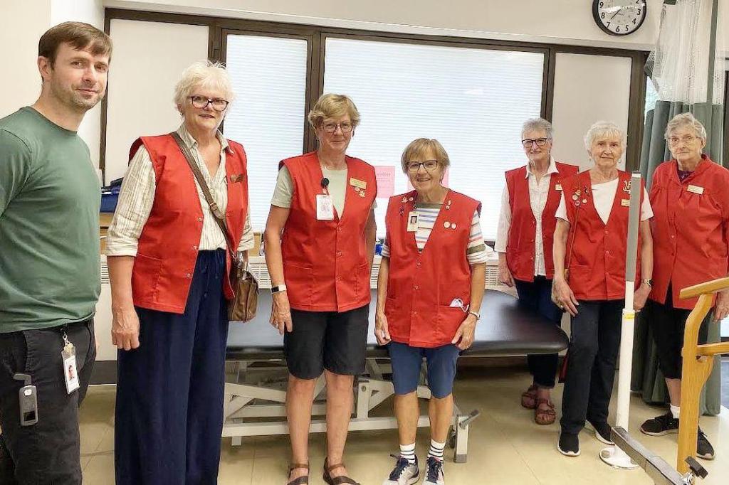 Donation by Salmon Arm hospital’s ‘Ladies in Red’ supports physio care - Salmon Arm Observer