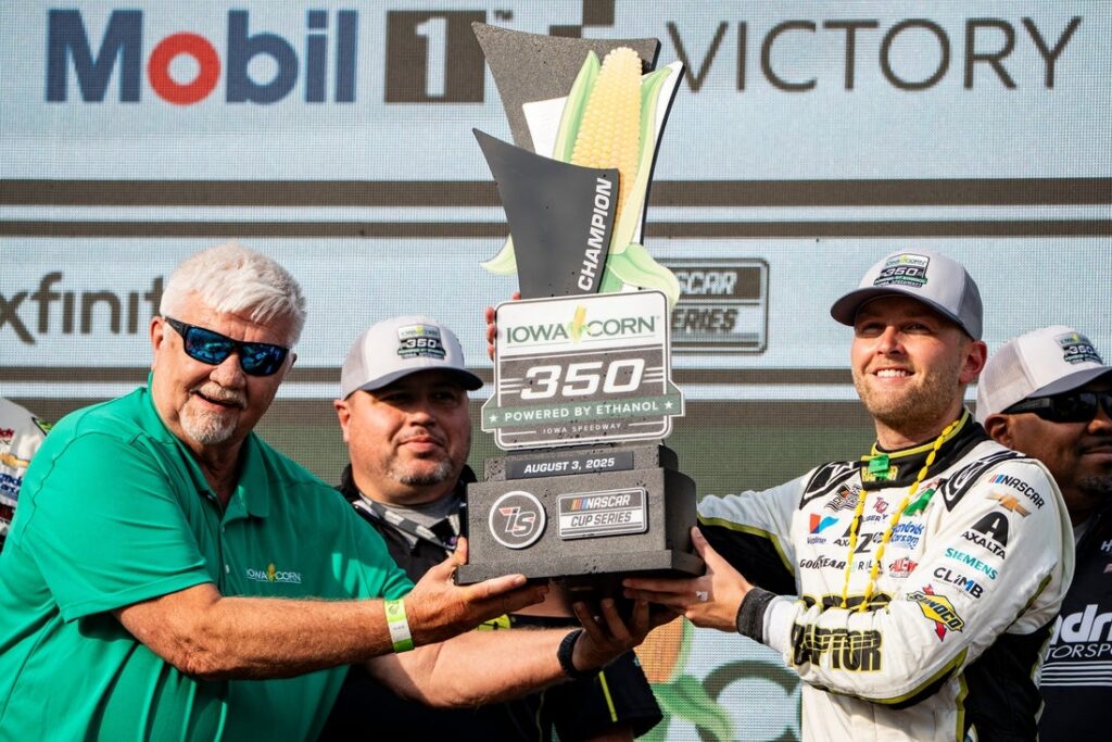 William Byron looks to defend title at Iowa Corn 350 - Field Level Media