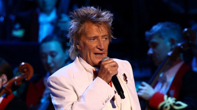 Rod Stewart cancels Iowa State Fair Grandstand performance due to medical issues - KGAN