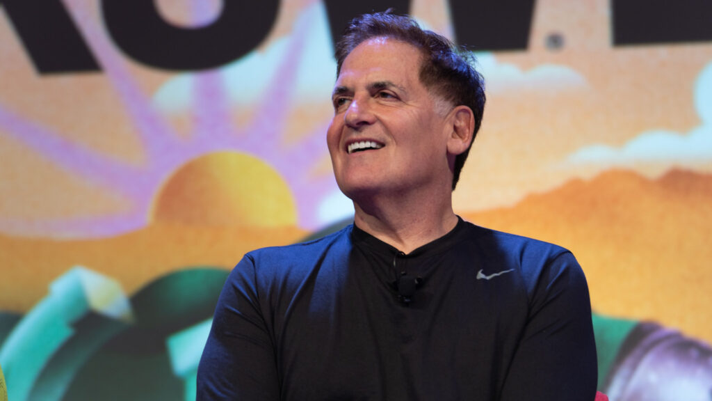 3 Reasons Billionaires Like Mark Cuban and Warren Buffett Prefer Holding Cash - AOL.com