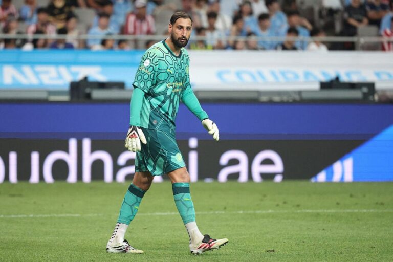 'Horrible goalkeeping from Gianluigi Donnarumma'... Manchester City star slammed for awful mistake against Arsenal - SPORF