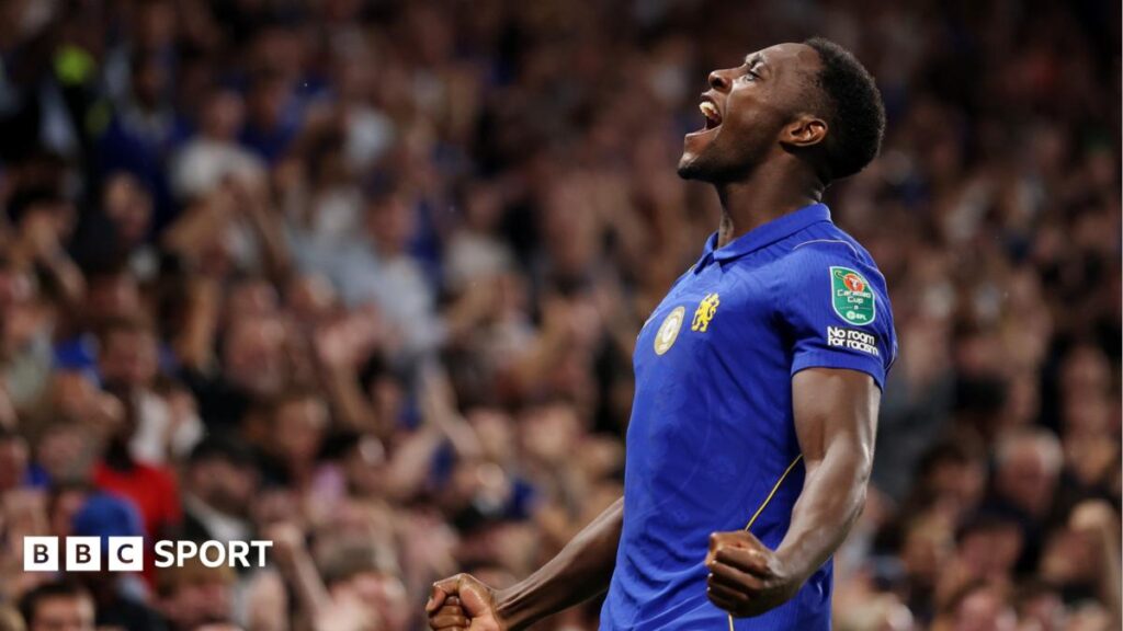 EFL Cup: Welbeck heads Chelsea in front against Luton, Fulham 2-0 up - BBC