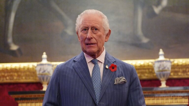 King Charles steps out with rarely-seen cousin who shared a special bond with Queen Elizabeth - HOLA