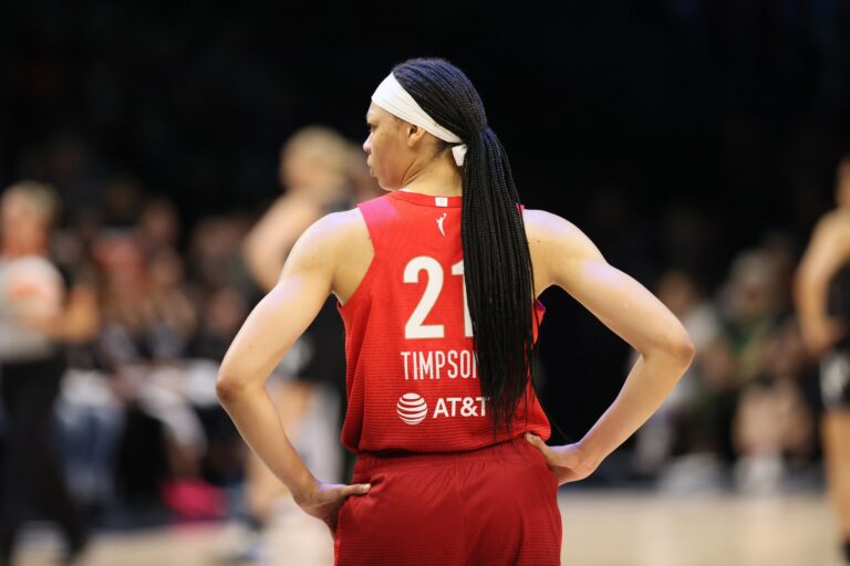 Makayla Timpson uses ordinary plays to make big impact in Year 2 | The IX Basketball - The IX Sports