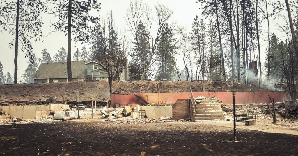 Firefighters ride out Old Trails inferno in Spokane neighborhood: ‘We make our stand here’ - The Spokesman-Review