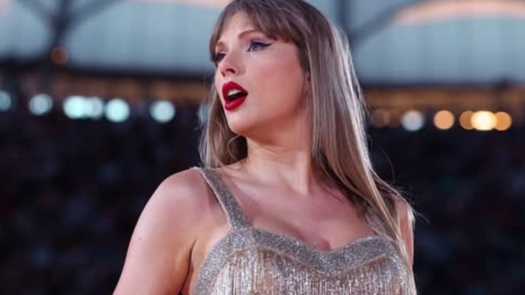 Taylor Swift looks radiant wearing her wedding ring during her first performance since marrying Travis Kelce - MARCA
