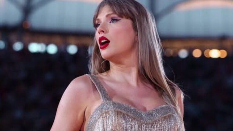Taylor Swift looks radiant wearing her wedding ring during her first performance since marrying Travis Kelce - MARCA