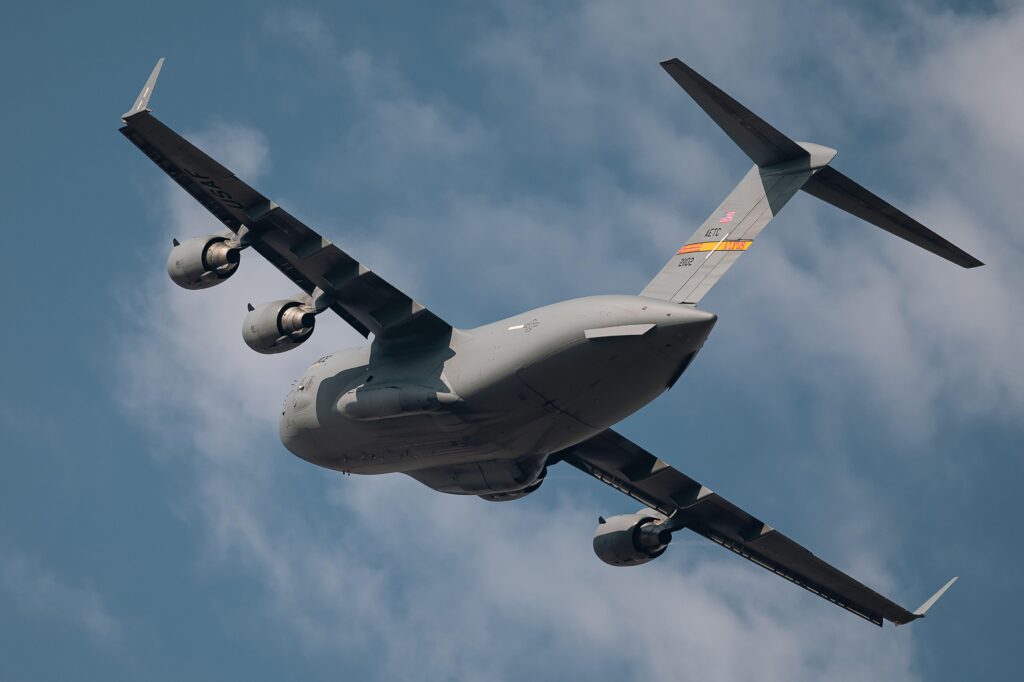 An American military aircraft has landed in Moscow / What the Kremlin says - Informat.ro