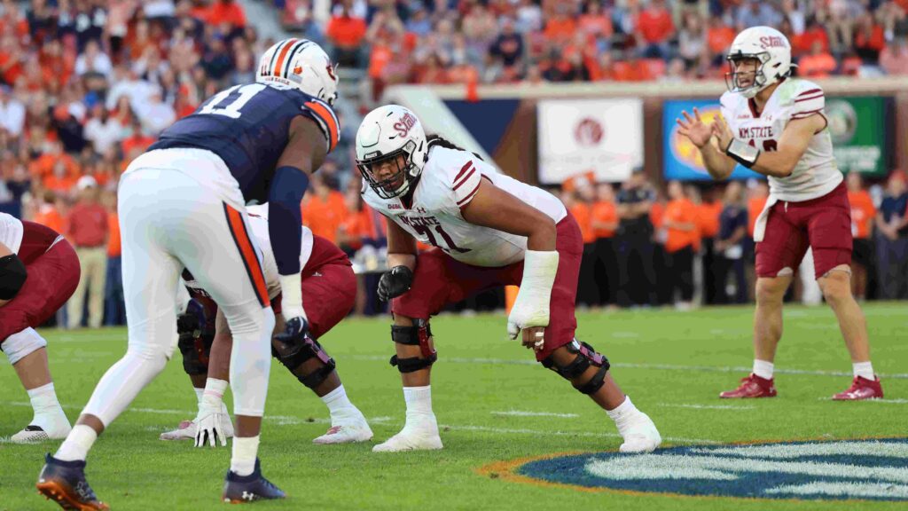 Shiyazh Pete represents Navajo Nation in historic NFL journey - El Paso Times