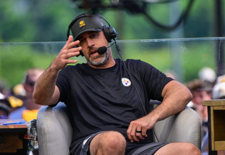 Aaron Rodgers Unleashes on Media, COVID Critiques, Dr. Fauci - Steelers Now