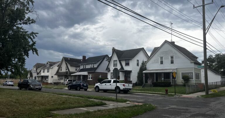 3 people found dead inside northwest Detroit home, police investigating - FOX 2 Detroit